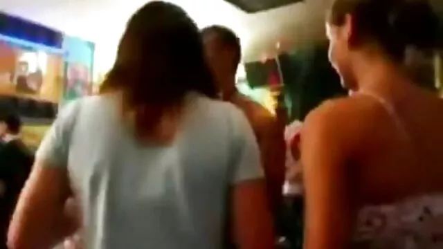 قرنية وقحة سكس محارم اجنبى رايلي ريد ركوب الديك الثابت ويأخذه في المؤخرة