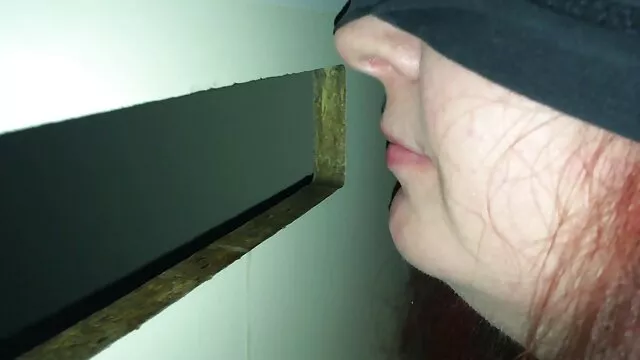تقدم Tiny Latina سكس اجنبي محارم مؤخرتها لركوب الديك