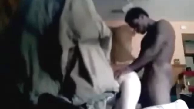 Bloke افلام اجنبية سكس محارم يحصل على Doggie Cone ، لذلك تقوم الممرضة بركله!