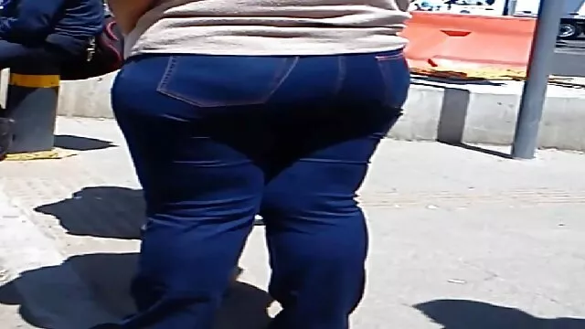المجرية الصغيرة المعجبة بي بي سي إميلي كريستال باوند سكس محارم اجنبى