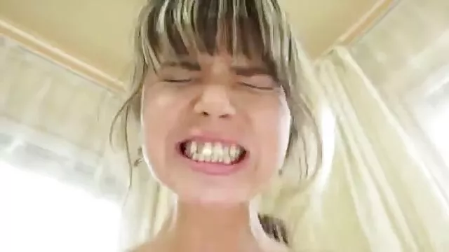 سباك معلق سكسي محرم اجنبي يحسن الصرف والكس